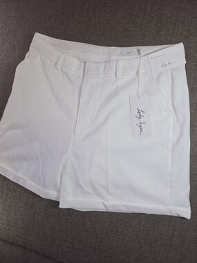 Lady Hagen White Traditional Golf Shorts with Belt Loops NWT Womens Size 12